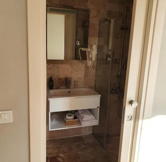 חדר אקונומי, Teos Lodge