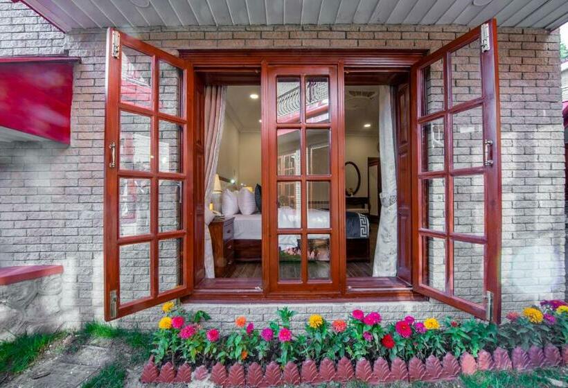 اتاق لوکس با تخت بزرگ, Khattak Lodge Murree