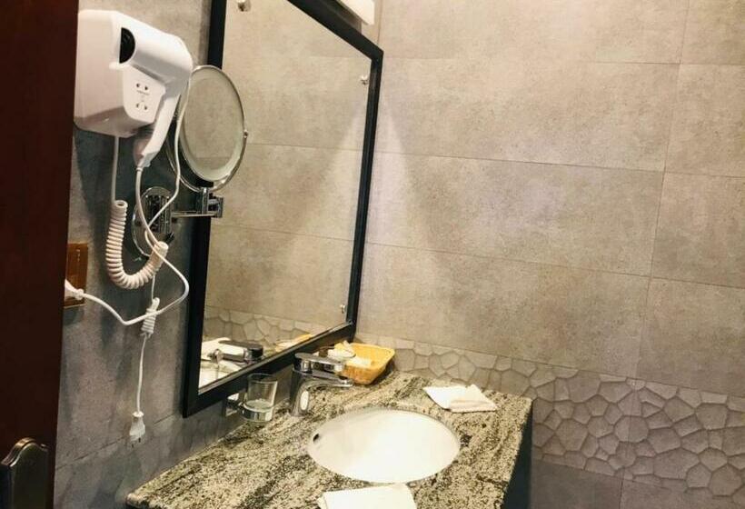 اتاق لوکس با تخت بزرگ, Khattak Lodge Murree