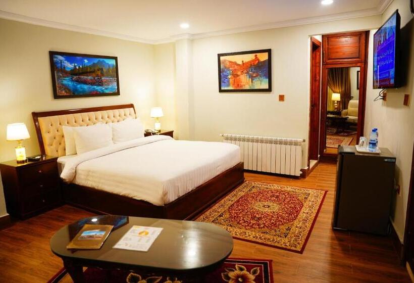 اتاق لوکس با تخت بزرگ, Khattak Lodge Murree