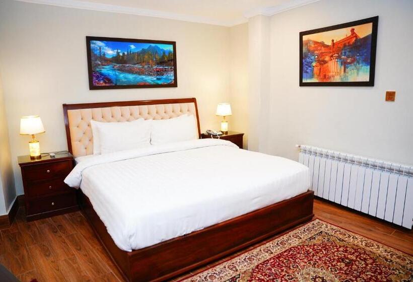 اتاق لوکس با تخت بزرگ, Khattak Lodge Murree