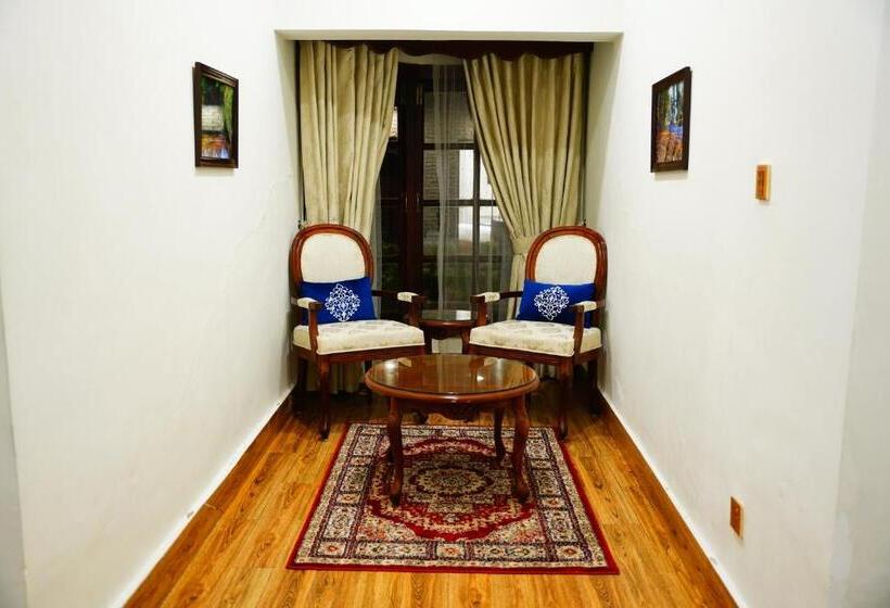 سوئیت 2 خوابه, Khattak Lodge Murree