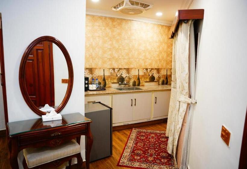 سوییت لوکس, Khattak Lodge Murree