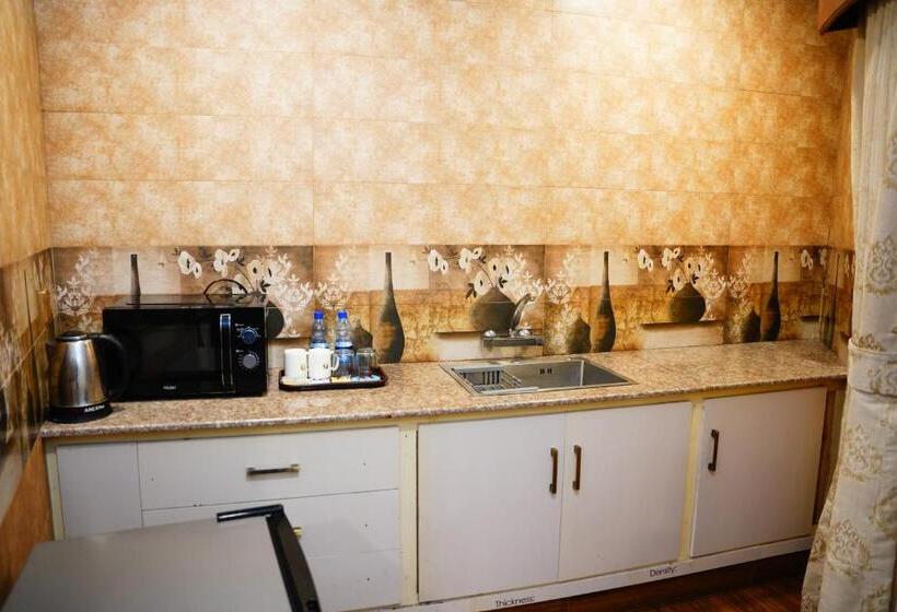 سوییت لوکس, Khattak Lodge Murree