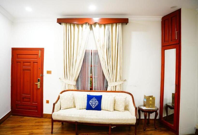 سوییت لوکس, Khattak Lodge Murree