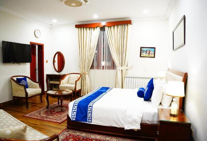 سوییت لوکس, Khattak Lodge Murree