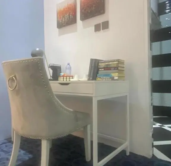 اتاق لوکس با تخت بزرگ, Muse Boutique