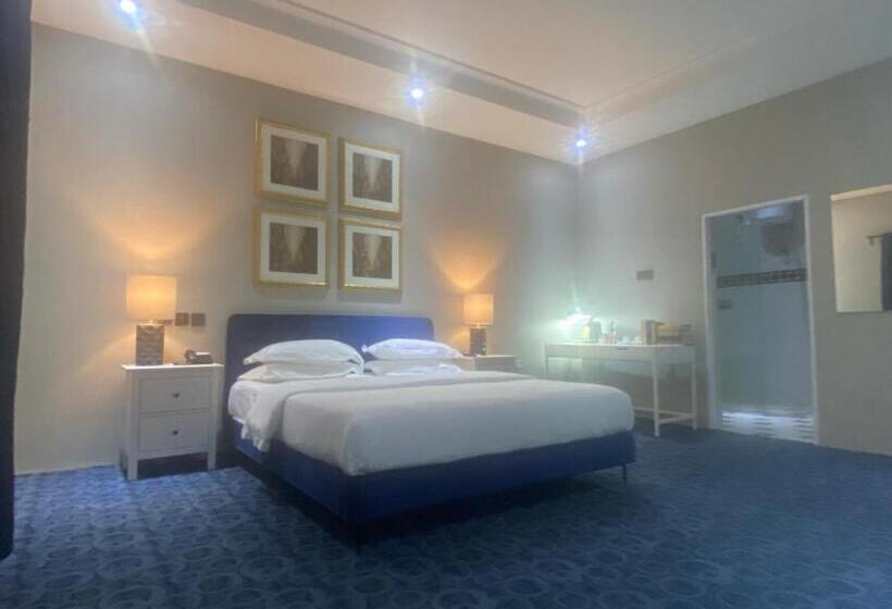 اتاق لوکس با تخت بزرگ, Muse Boutique