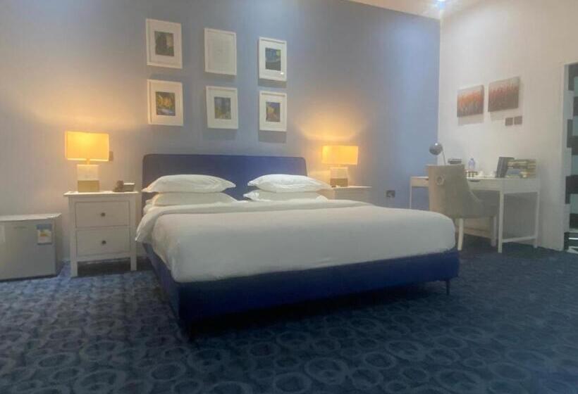 اتاق لوکس با تخت بزرگ, Muse Boutique