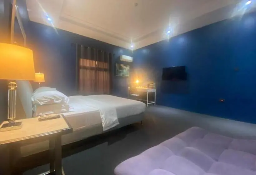 اتاق لوکس با تخت بزرگ, Muse Boutique