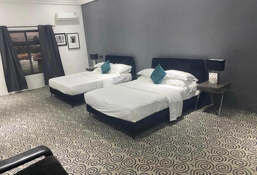 سوییت خانوادگی, Muse Boutique