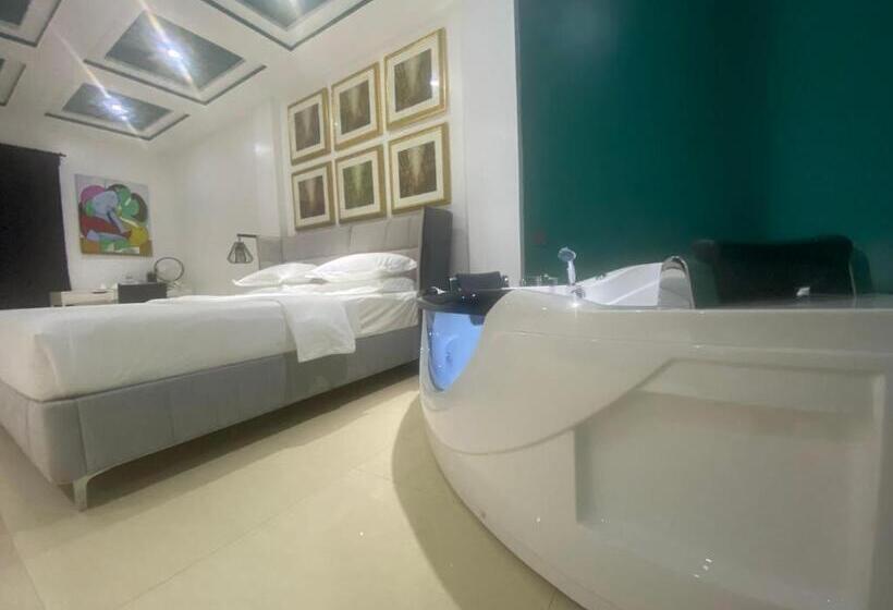 استودیوی استاندارد, Muse Boutique