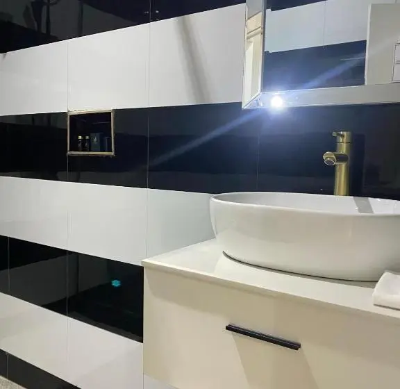 استودیوی استاندارد, Muse Boutique