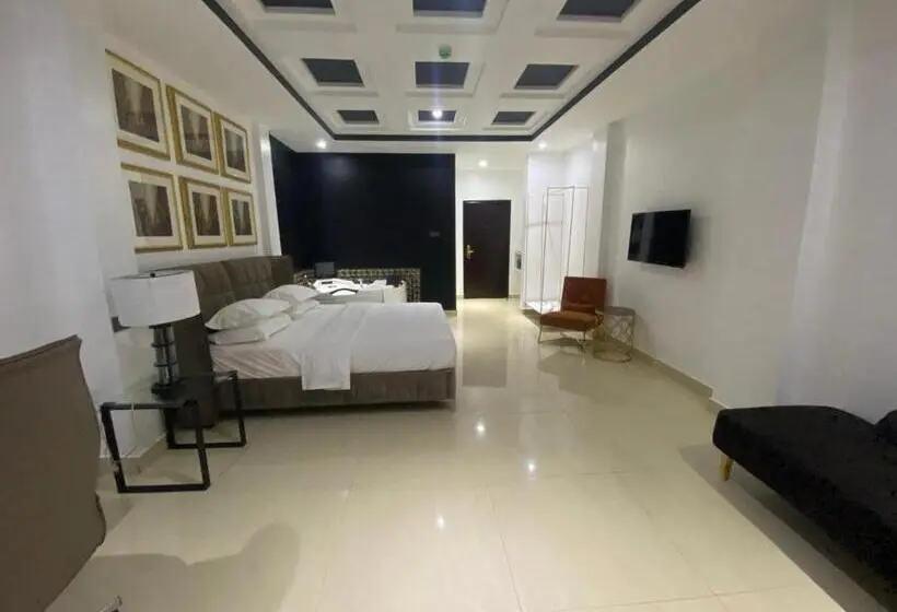 استودیوی استاندارد, Muse Boutique