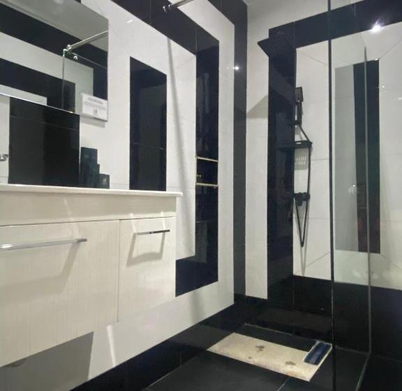 استودیوی استاندارد, Muse Boutique