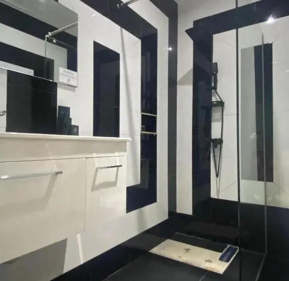 استودیوی استاندارد, Muse Boutique