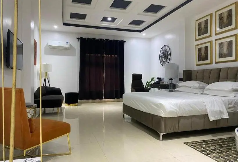 استودیوی استاندارد, Muse Boutique