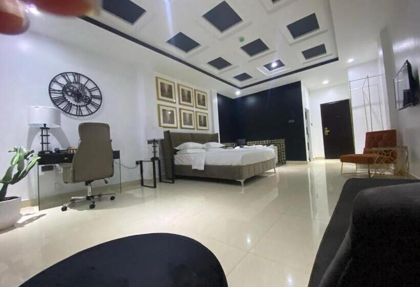 استودیوی استاندارد, Muse Boutique