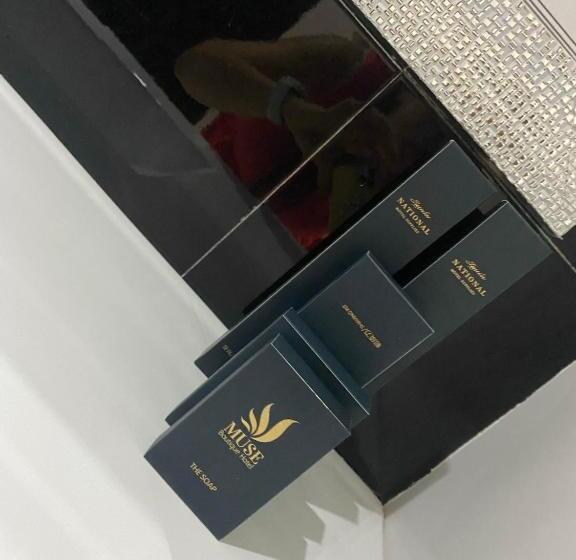 استودیوی لوکس, Muse Boutique