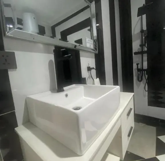 سوئیت پرزیدنت, Muse Boutique