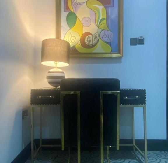 سوئیت پرزیدنت, Muse Boutique