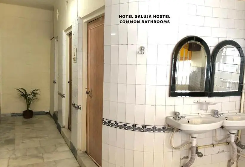 اتاق استاندارد یک تخته با سرویس بهداشتی مشترک, Saluja