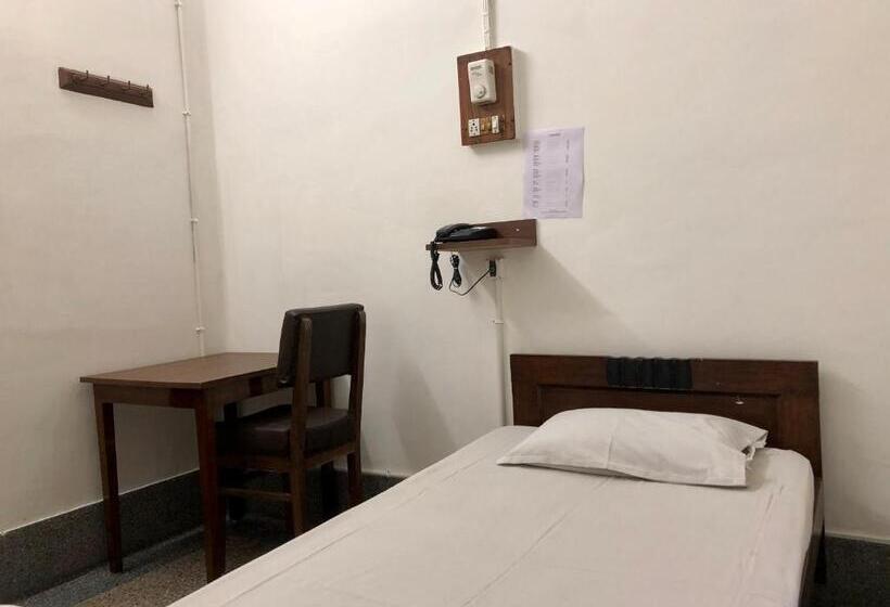 Номер Стандарт Индивидуальный Совместная Ванная, Saluja