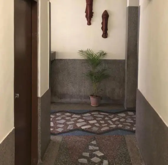 اتاق استاندارد با سرویس بهداشتی مشترک, Saluja