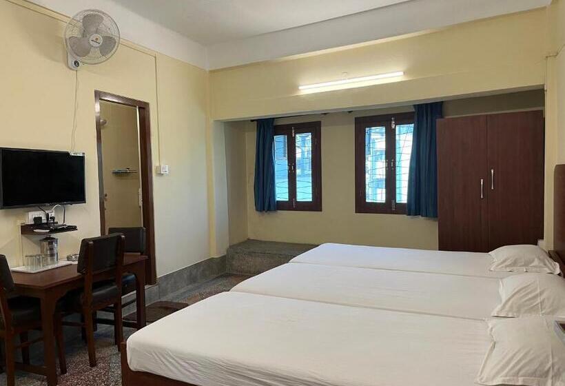 Номер Стандарт Трехместный, Saluja