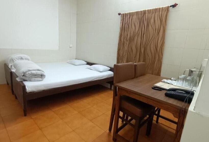 Семейный Номер Совместный Санузел, Saluja