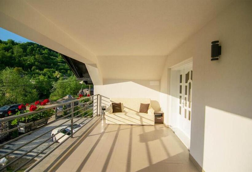 חדר סטנדרט לארבעה, Perla Blanca