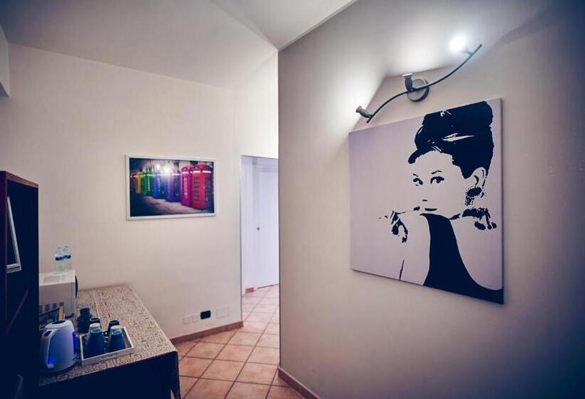 スタンダードトリプルルームの外観-バスルーム, Travelershome 7metri Guesthouse