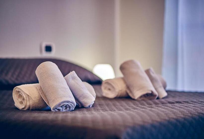 スタンダードトリプルルームの外観-バスルーム, Travelershome 7metri Guesthouse