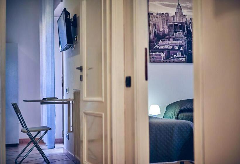 スタンダードトリプルルームの外観-バスルーム, Travelershome 7metri Guesthouse