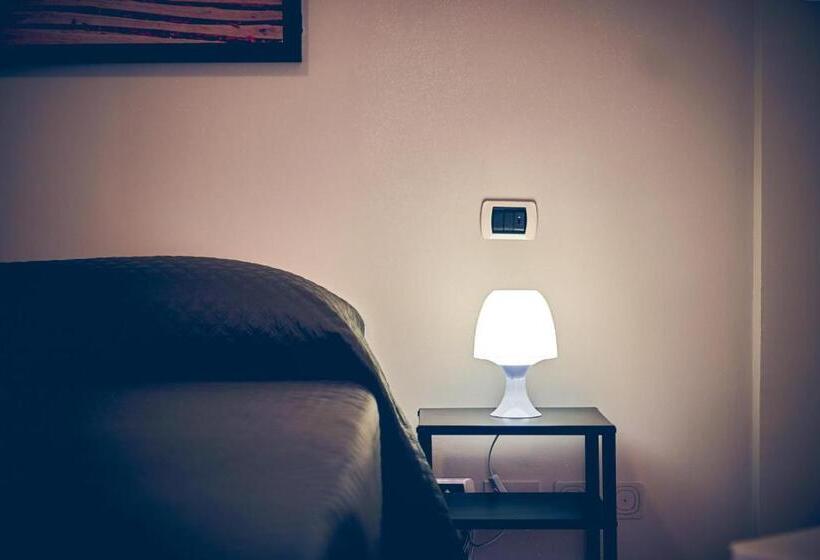 スタンダードトリプルルームの外観-バスルーム, Travelershome 7metri Guesthouse