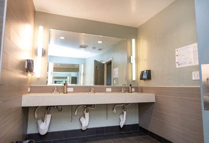 ルームシェアのワンベッド, California Dreams Hostel Ocean Beach