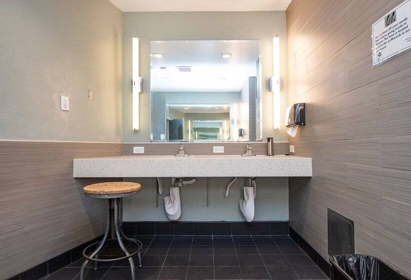 ルームシェアのワンベッド, California Dreams Hostel Ocean Beach