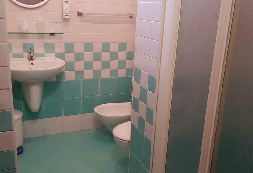 标准三人间, Beppe