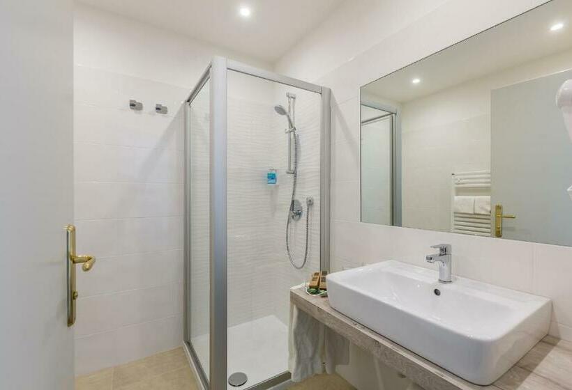 חדר סטנדרט נוף לבריכה, Brione Green Resort