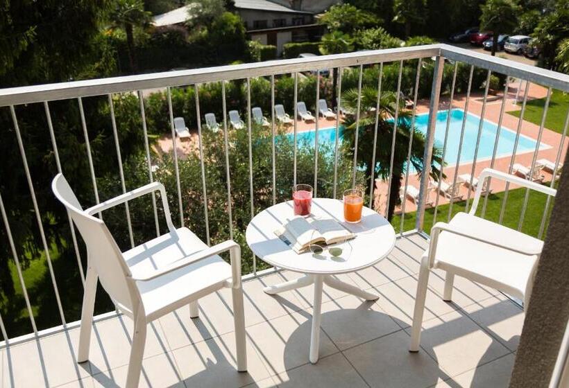 חדר סטנדרט נוף לבריכה, Brione Green Resort