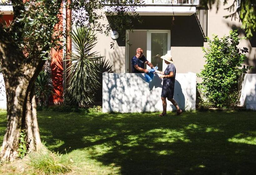 חדר סטנדרט נוף לבריכה, Brione Green Resort