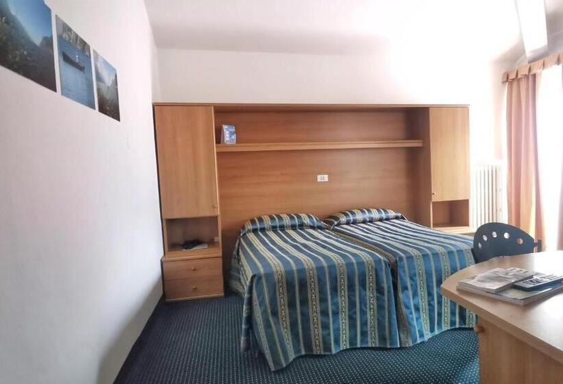 חדר אקונומי לשלושה, Brione Green Resort