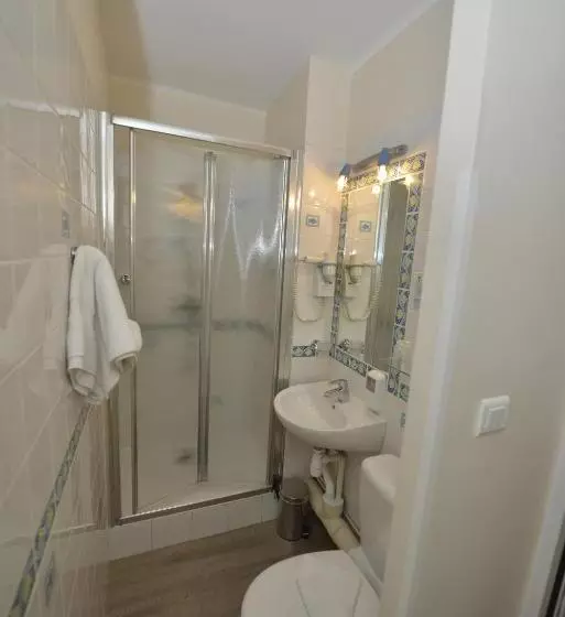اتاق استاندارد یک نفره, Brit Hotel Des Halles