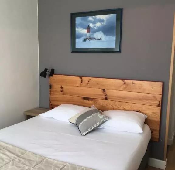 اتاق استاندارد یک نفره, Brit Hotel Des Halles