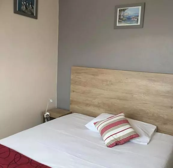 اتاق استاندارد یک نفره, Brit Hotel Des Halles