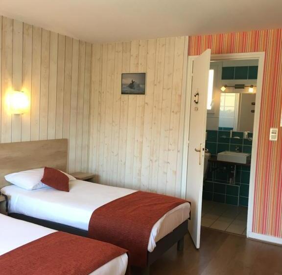 Номер Стандарт Трехместный, Brit Hotel Des Halles