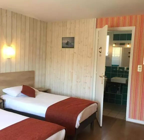 اتاق استاندارد سه نفره, Brit Hotel Des Halles