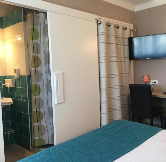 Номер Комфорт, Brit Hotel Des Halles