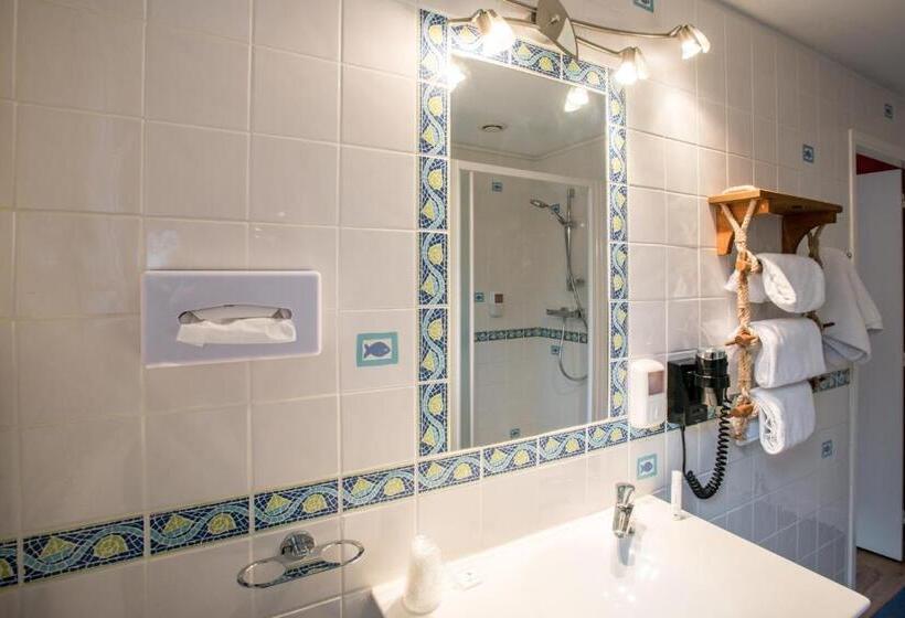 Семейный Номер, Brit Hotel Des Halles