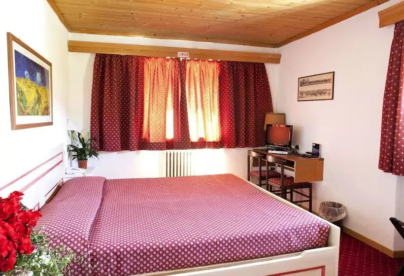 Standard Kolmen Hengen Huone, Cir